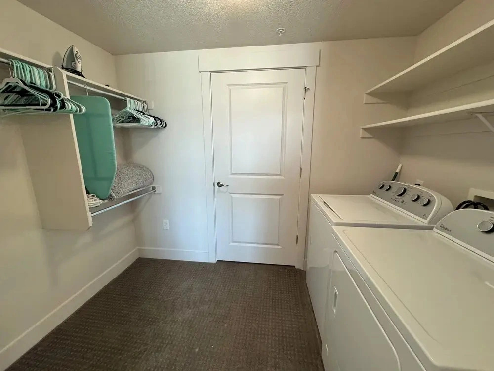 Downtown Condo with Great Mountain Views