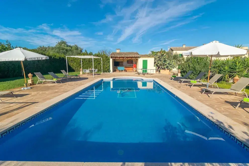 N Amera in Santa y With 5 Bedrooms and 5 Bathrooms