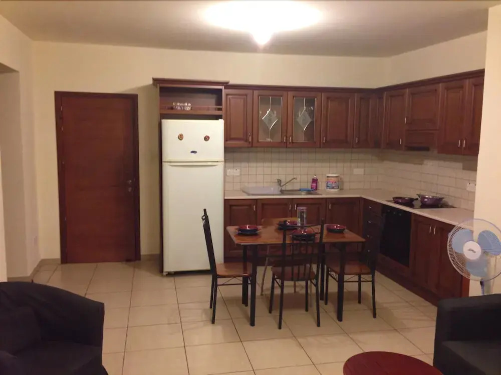 Lakis Court