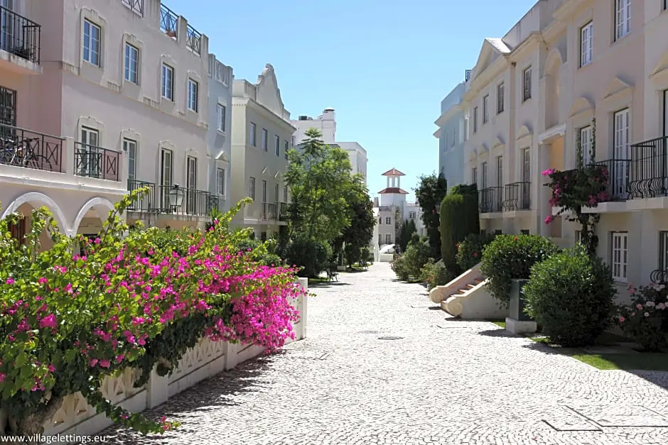 T4 Grand Townhouse Old Village