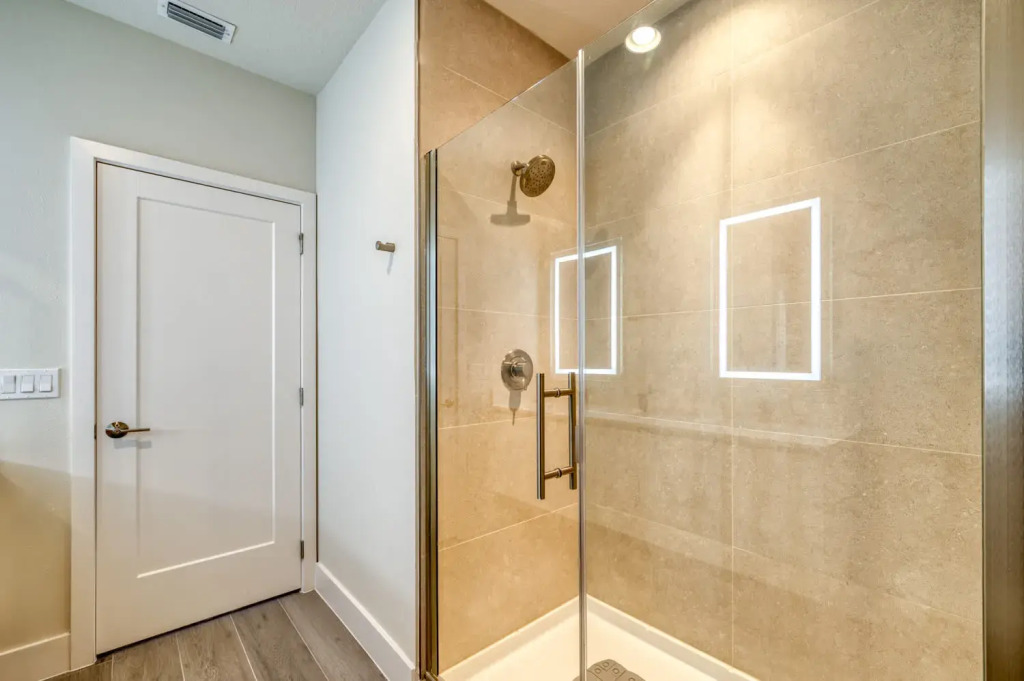 Comfortable Townhome with private pool near Disney