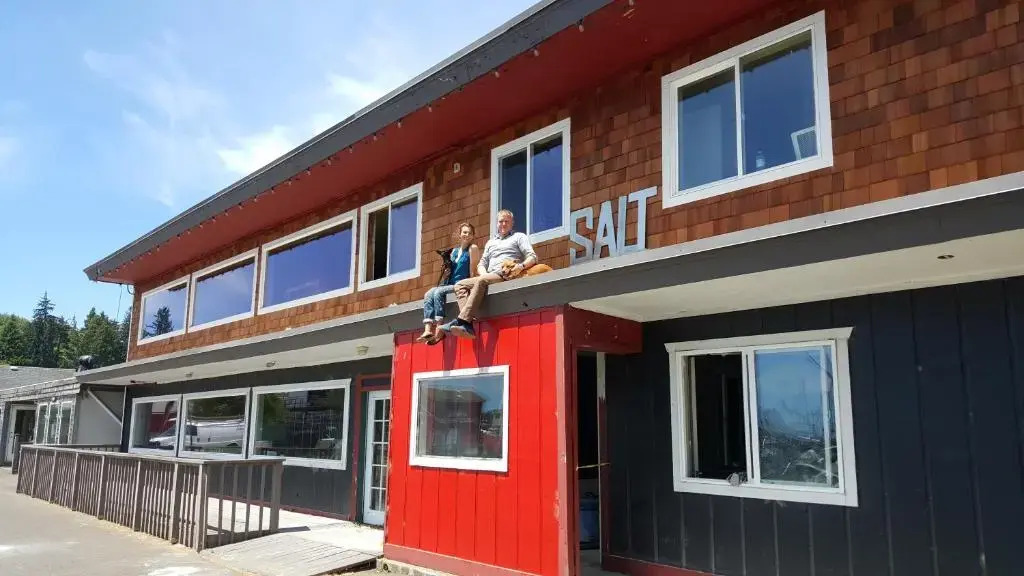 Salt Hotel & Pub