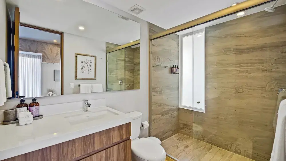 Stunning Beachfront Condo - Sea Views