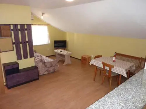 Queen beach Apartments - private pool - Sabunike III