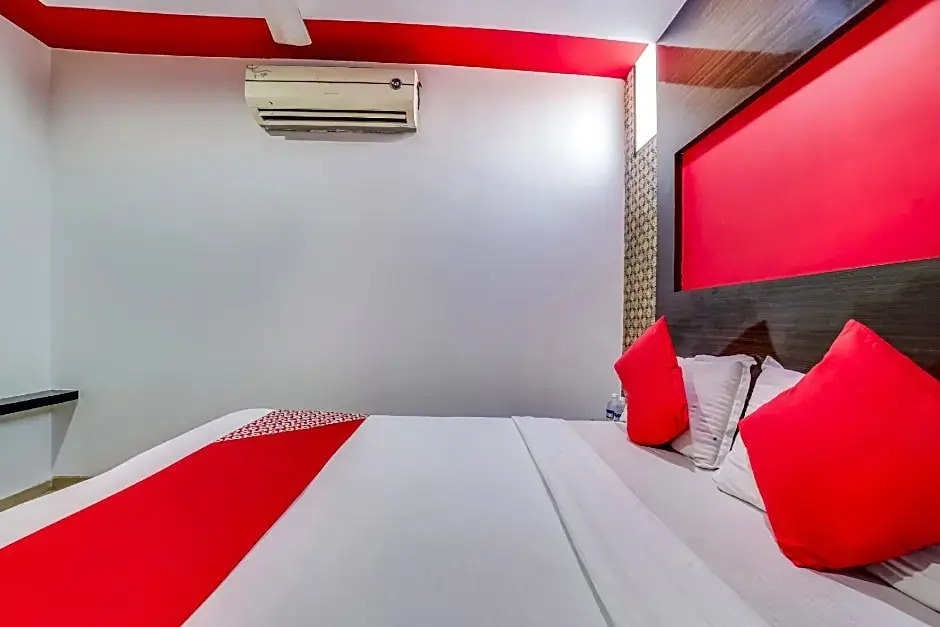 OYO 66982 Hotel Skyway Inn