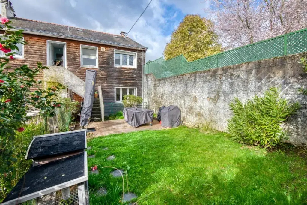 Bel appartement renove et son jardin