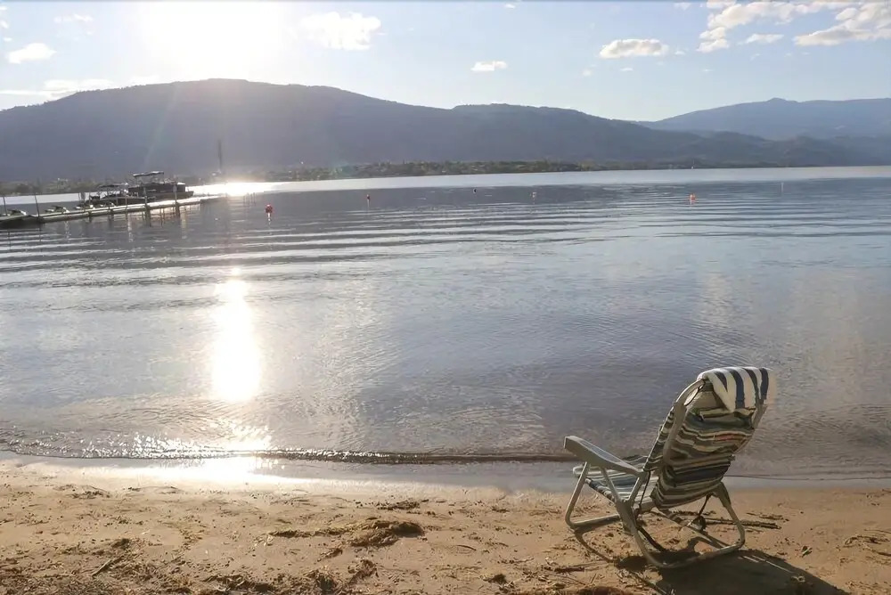 Lakefront Cottage at Nk'mip Campground - 4 Br Cabin