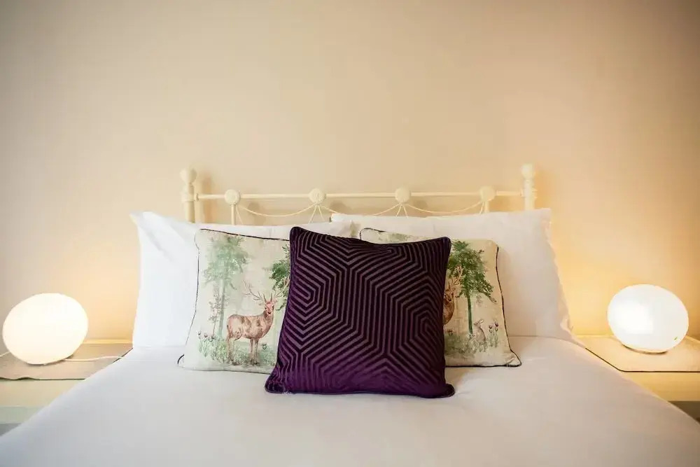 3 Bed Luxury West end Apt - Sleeps 6!