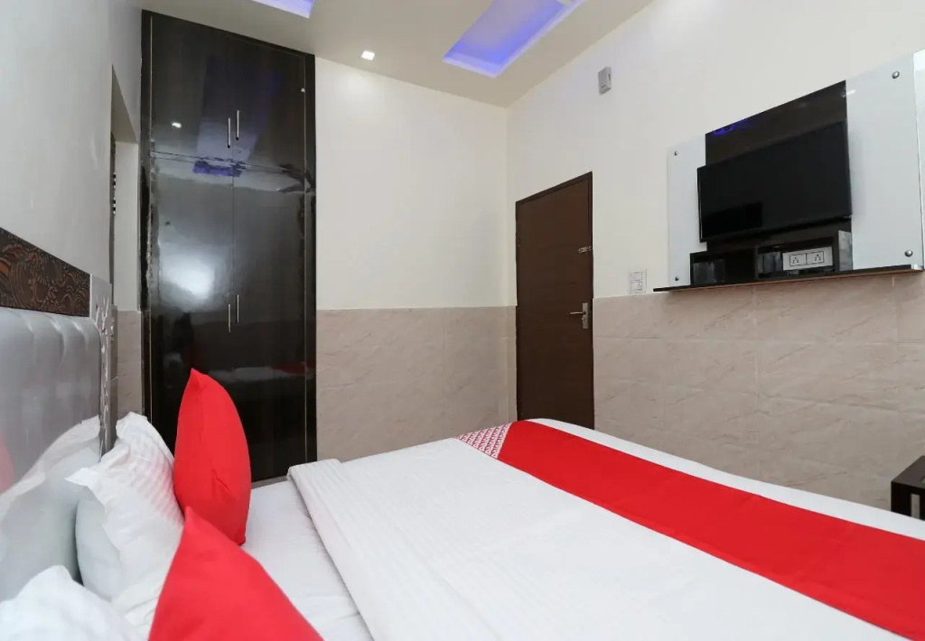 Karan Paradise By OYO Rooms