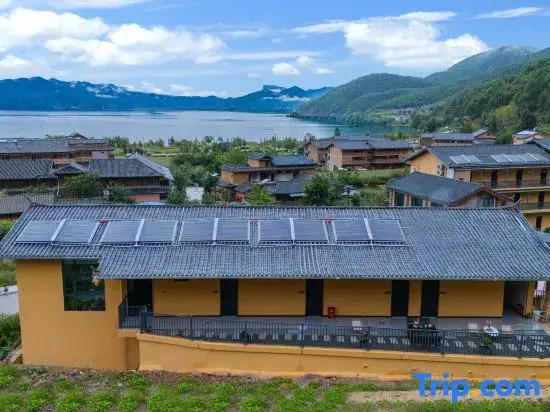 Lugu Lake Scenic Area | Canglanju · Serene Lakeside Vacation Boutique Stay (Daluoshui Village)