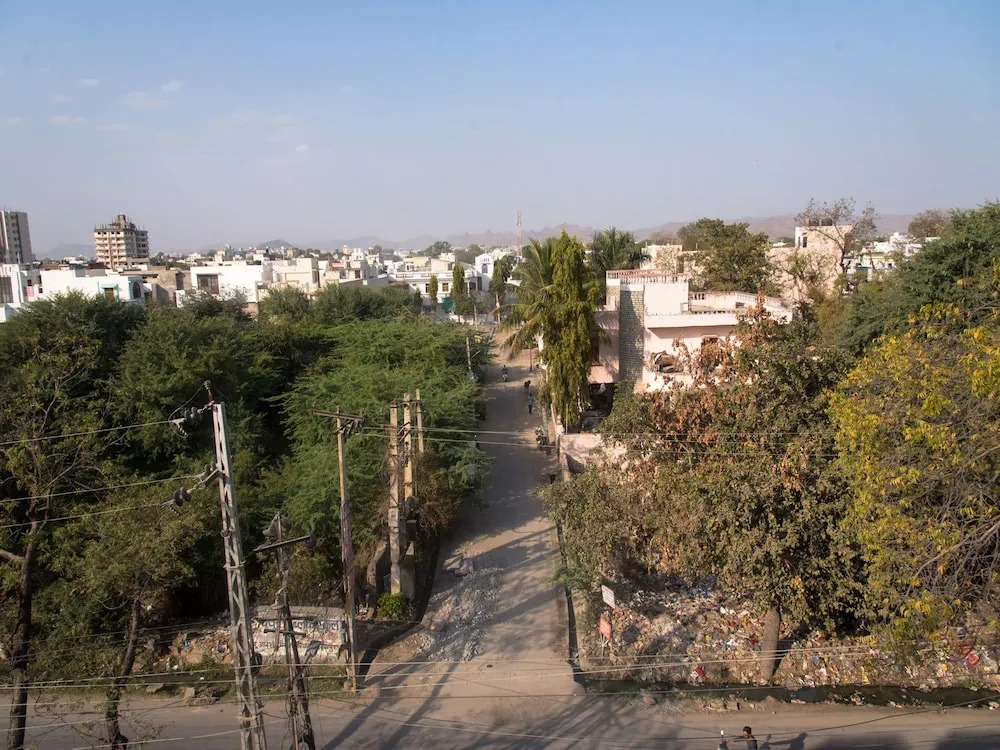 OYO 12131 Vallabh Villas