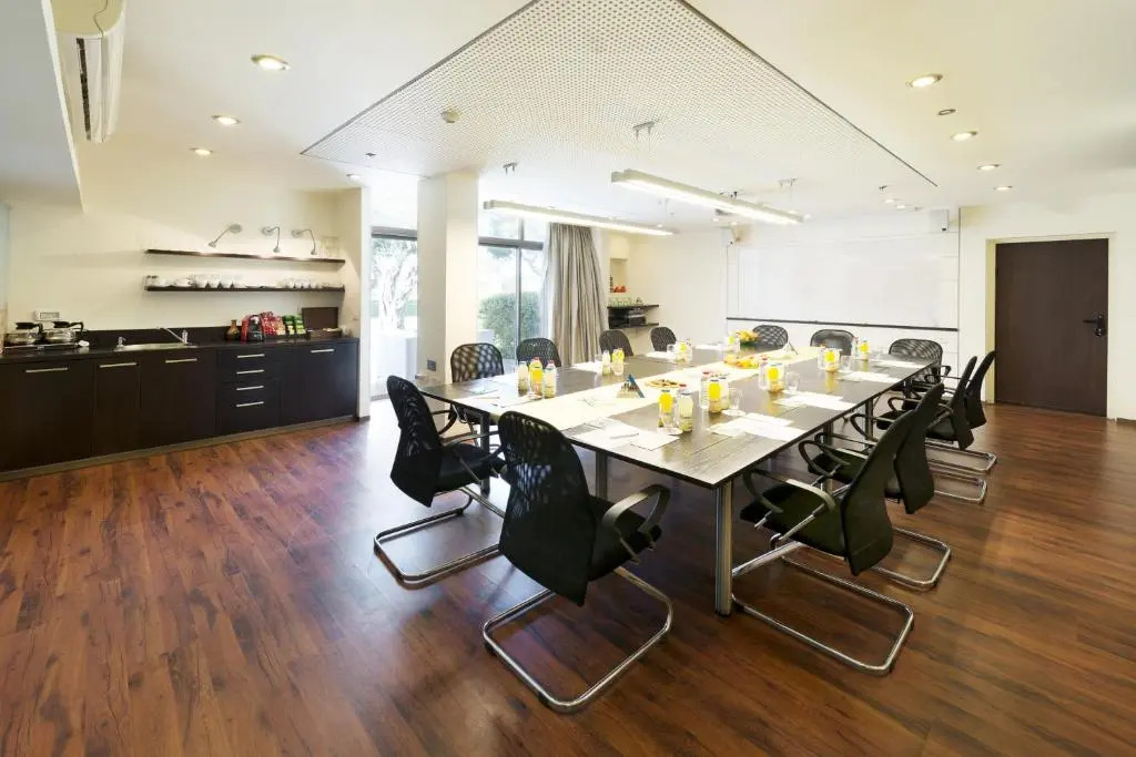 Shefayim Hotel