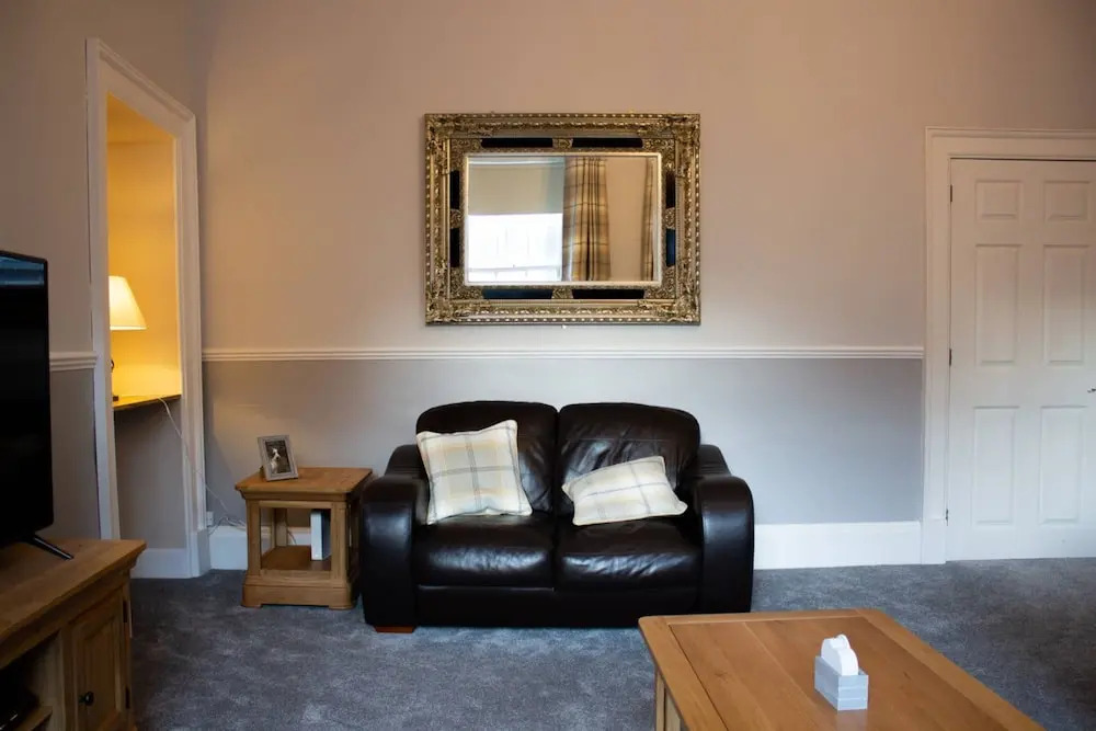 Stylish 3 Bedroom Flat in Historic West End Location
