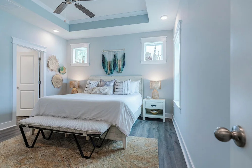 Pet Friendly + Private Pool; Amazing Fenced Backyard, 5 Min Walk to Beach!