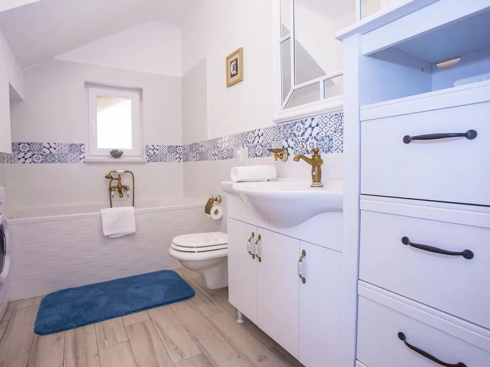 Beautiful villa with sea view and pool located near Opatija