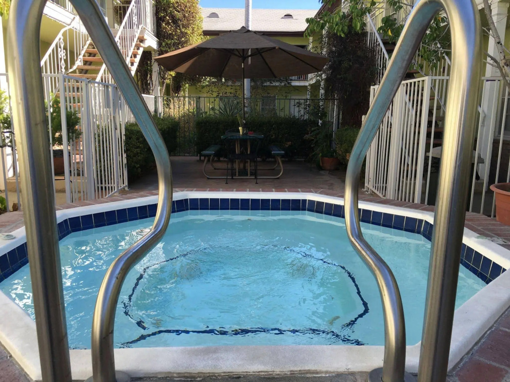 Cara Hotel
