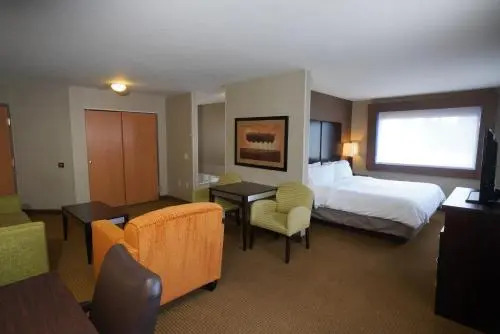Creekside Hotel & Suites
