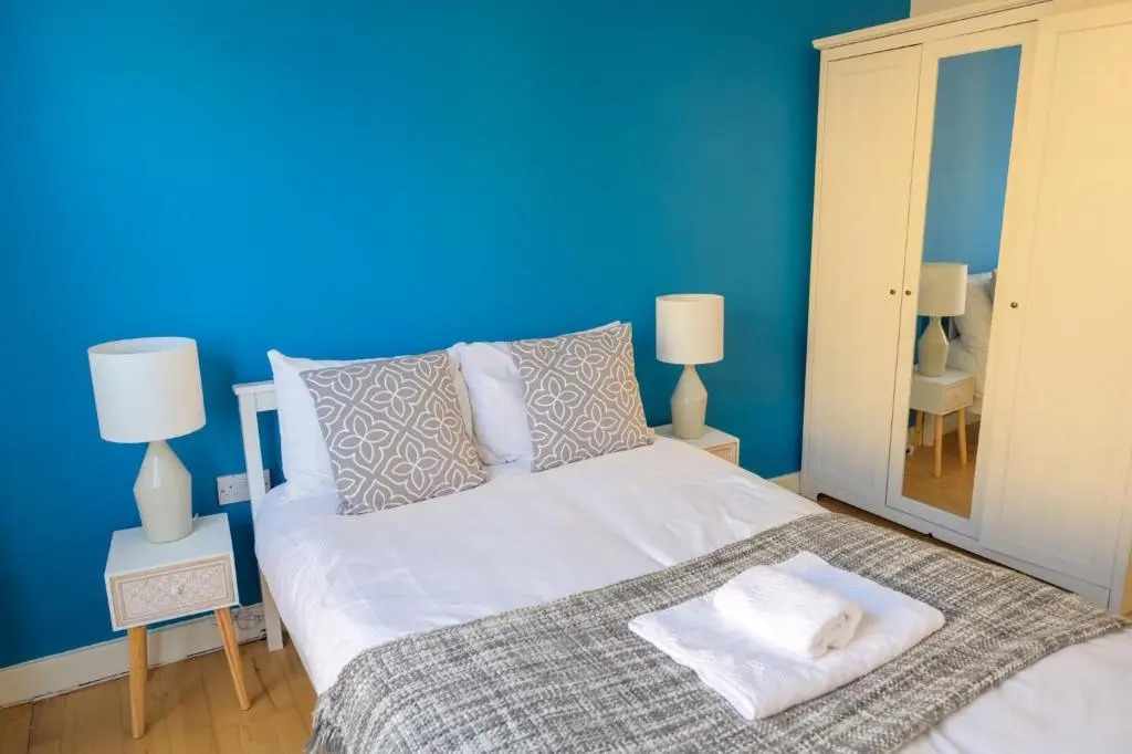 Spacious 5 Bed House, perfect for groups, great location