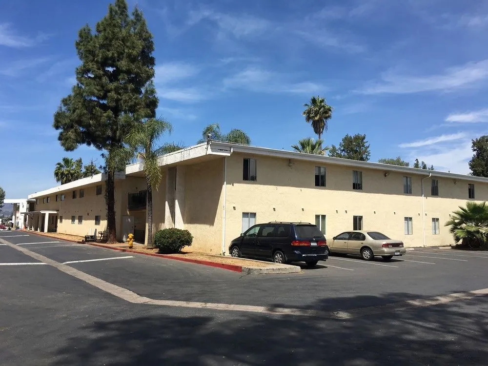 Vista Pines Motel