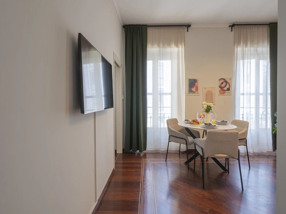 Corso Venezia - Elegant 1 BR apt With Shared Rooftop Terrace in the Heart of Milan