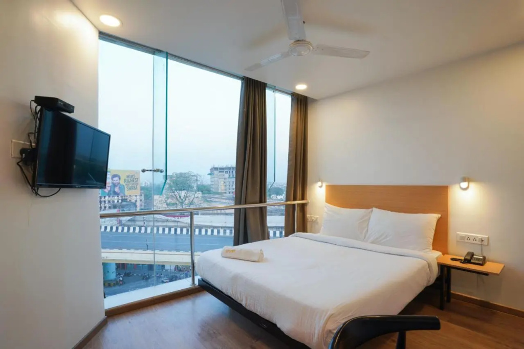 Uptown Hotel