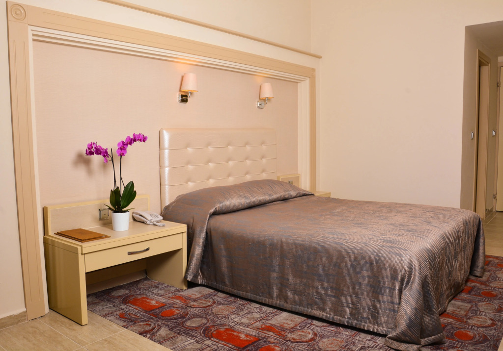 Azka Hotel