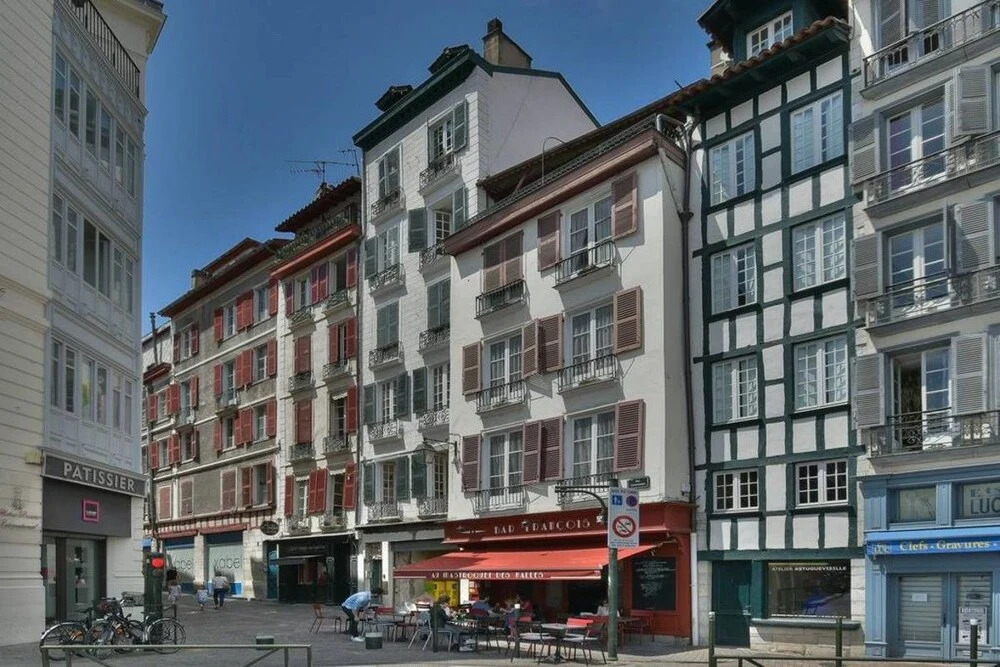 1189 Typical Apartment Halles de Bayonne