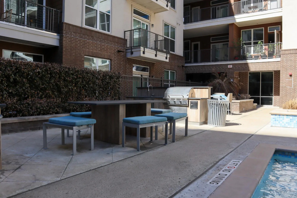 Spacious Private and Elegant Downtown Location