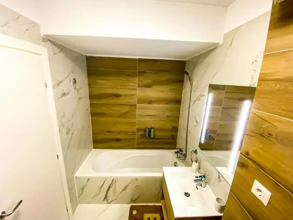 Serene Ambiance 1 BR Apartment with private parking and terrace