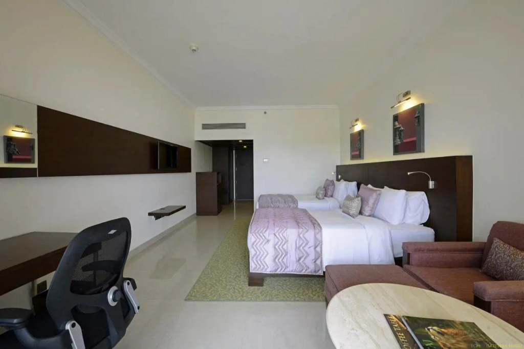 Hotel Naveen Lakeside