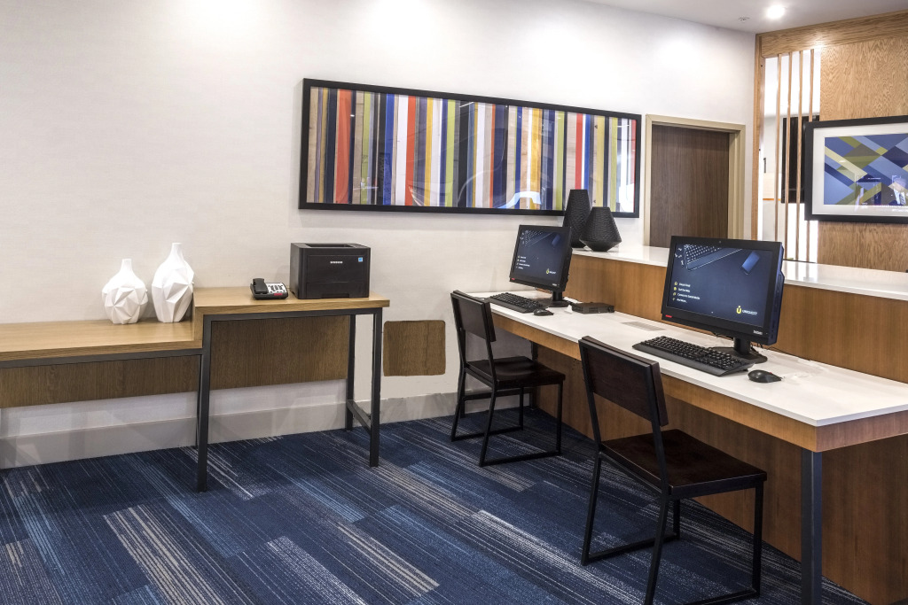 Holiday Inn Express & Suites - Commerce by IHG