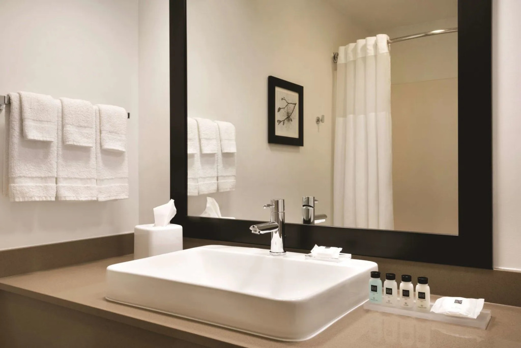 Country Inn & Suites by Radisson, Des Moines West, IA