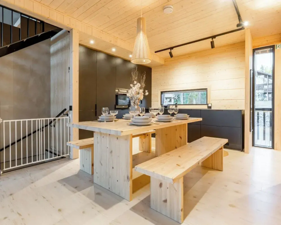 Modern Luxury 4BR Villa Levi Center