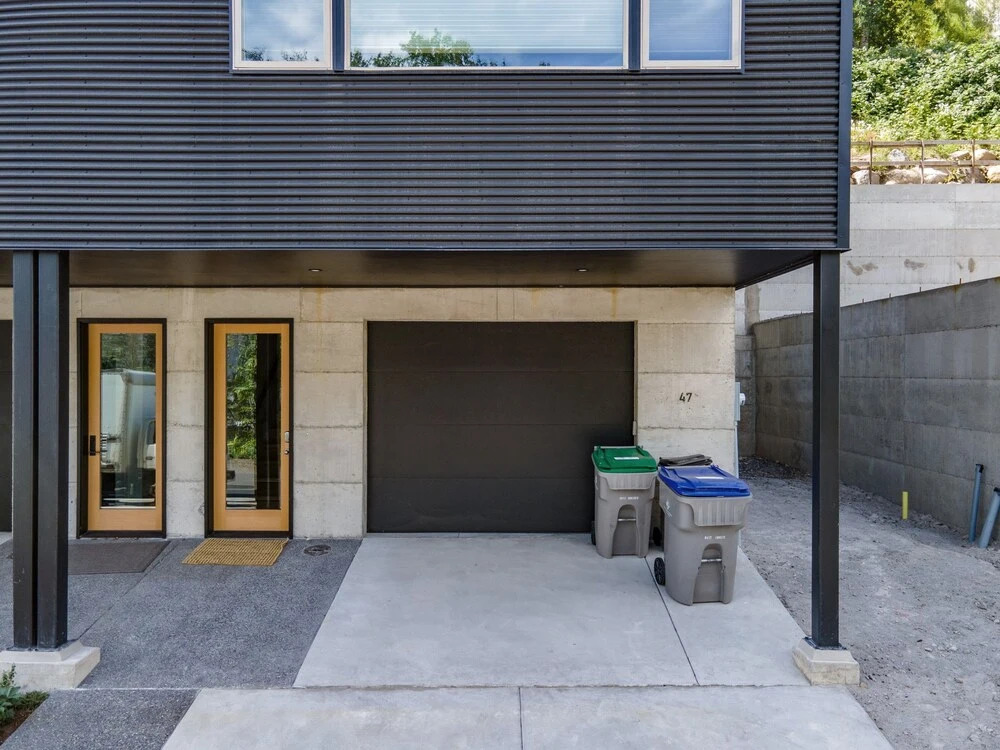 Sherman Retreat 5 Bedroom Townhouse by RedAwning