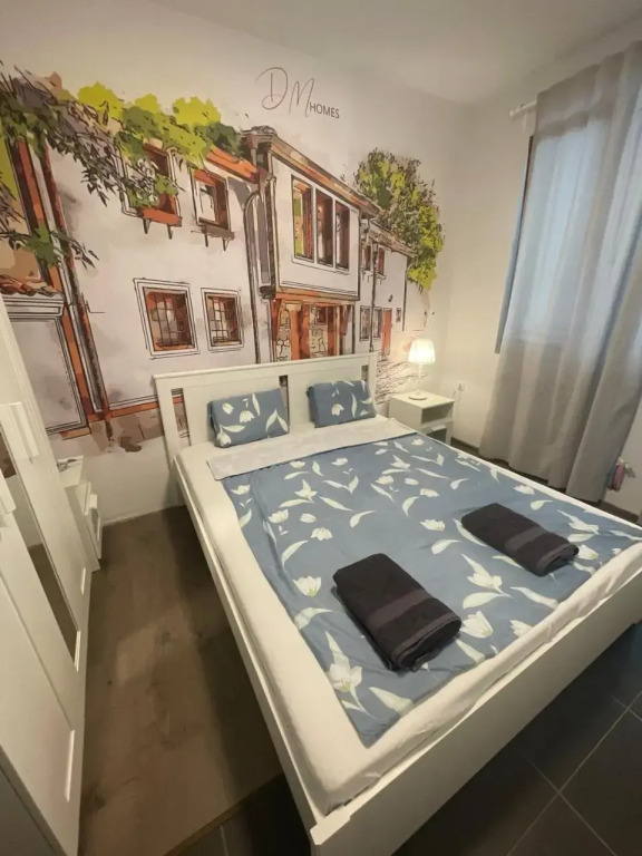 Top Center 2-BR Apartment with lovely Outdoor Area