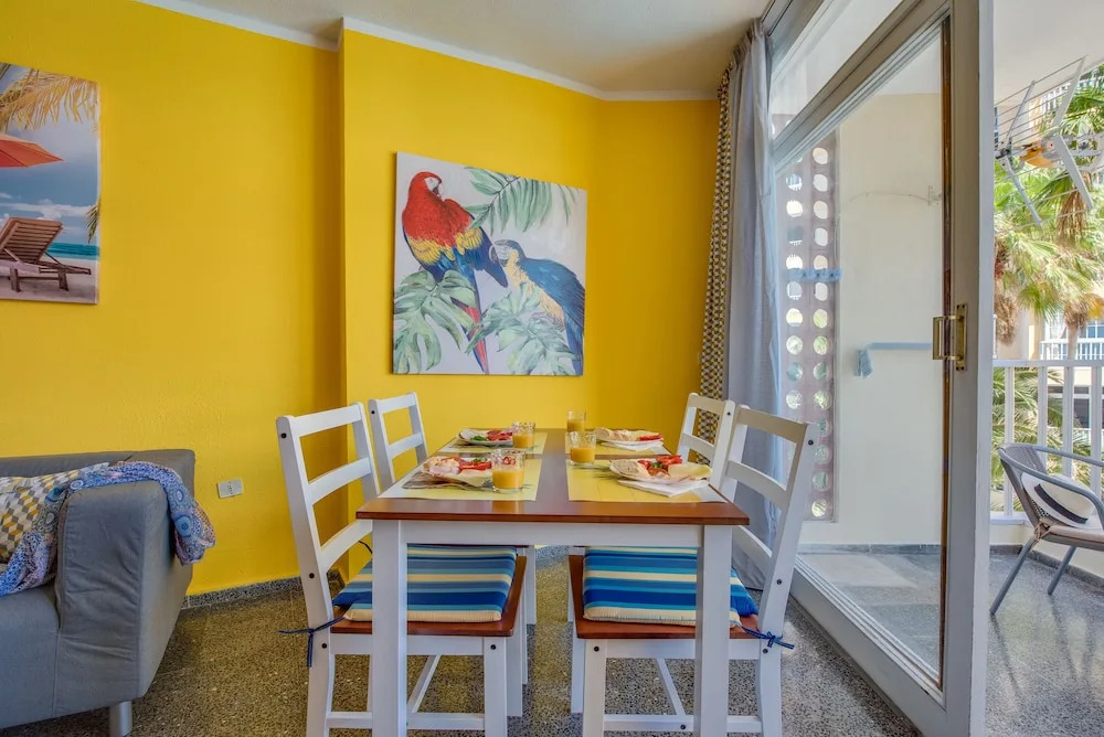 Y2F. Apartment with Pool View and next to the Beach!