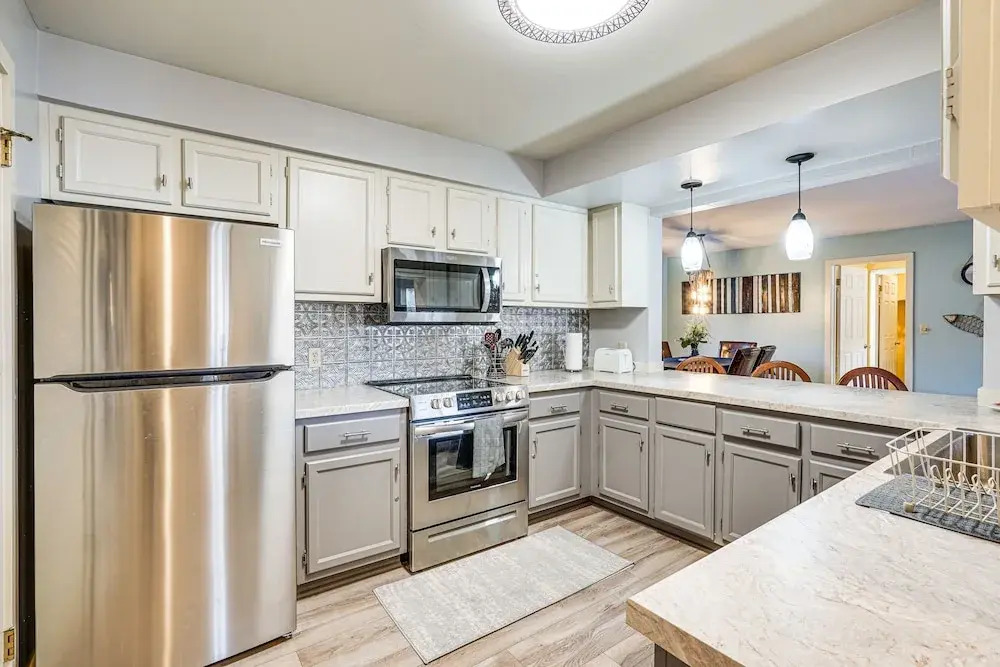 Lakefront Condo w/ Resort Amenities in Osage Beach