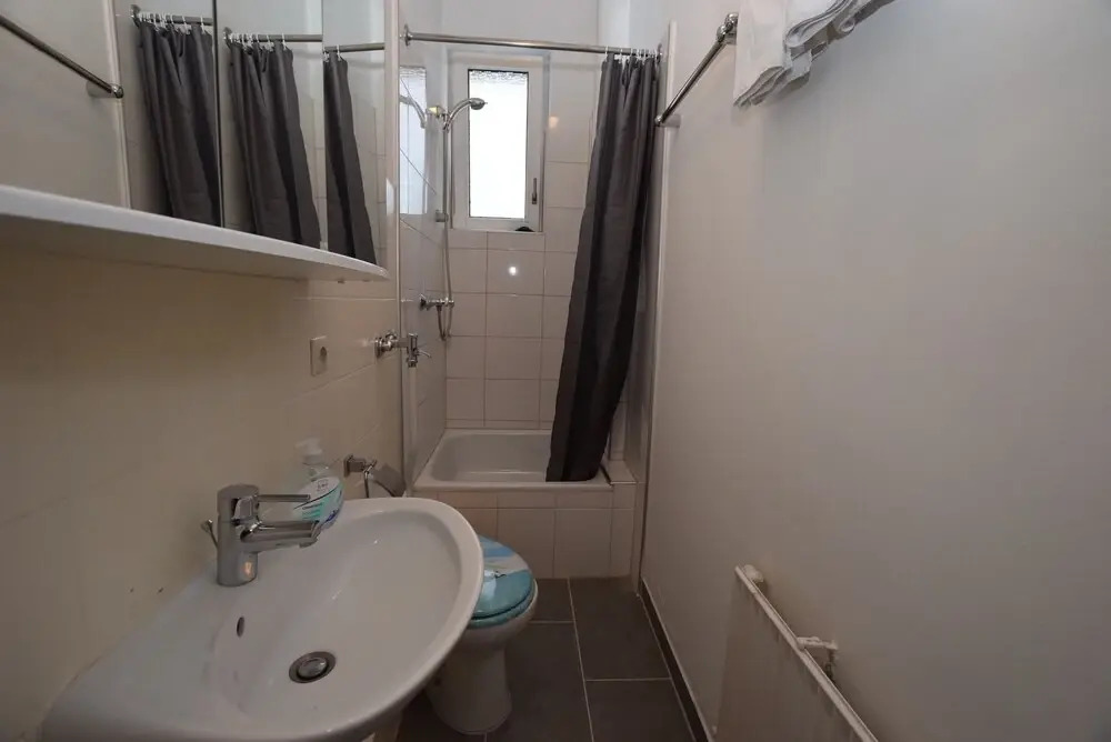 AB Apartment 82