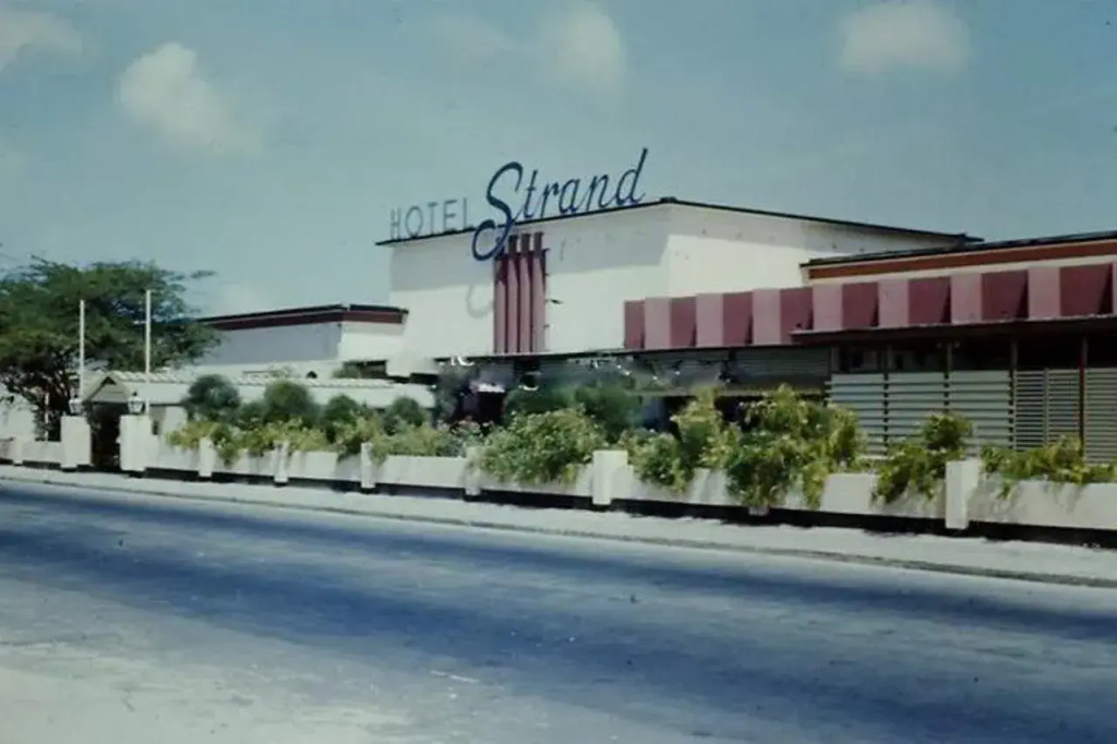 Отель Voco Surfside Aruba 
