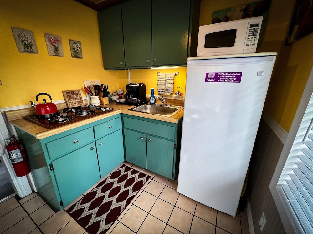 Sherwood Court Cottages & Guest Rooms