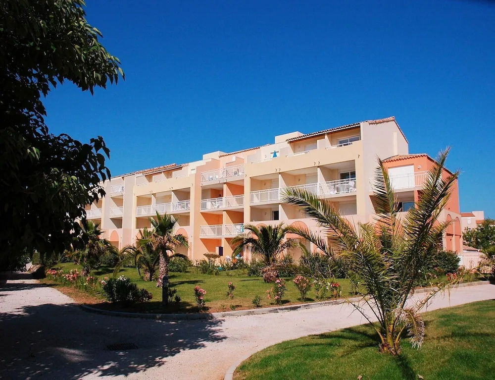 Golfside Coastal Apartment With Terrace