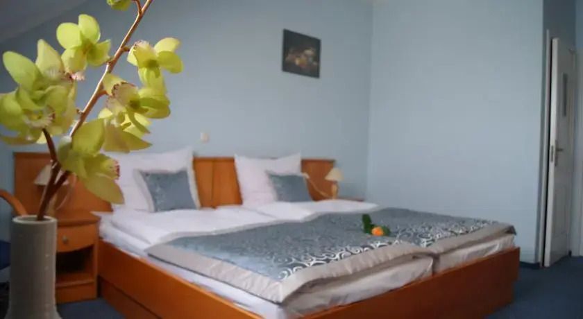 Hotel Restauracja Tawerna Gliwice - duży parking gratis