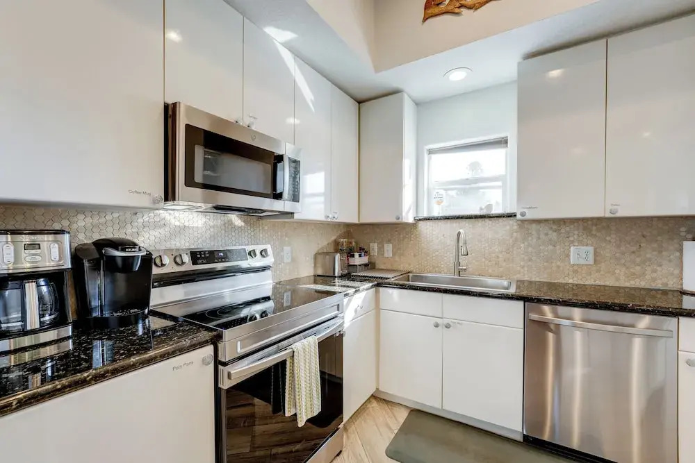 Colorful Townhome, Steps to Clearwater Beach!