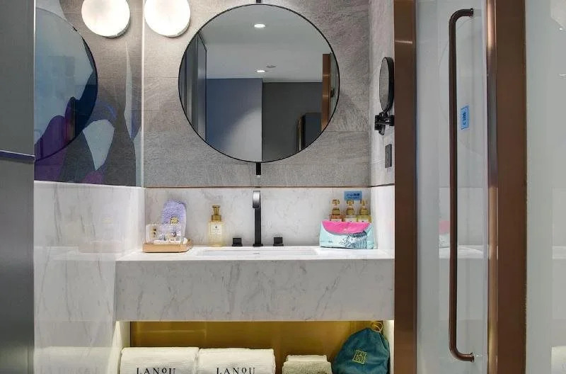 Lanou International Hotel, Hong Kong Middle Road, May Fourth Square, Qingdaoh Square, Qingdao