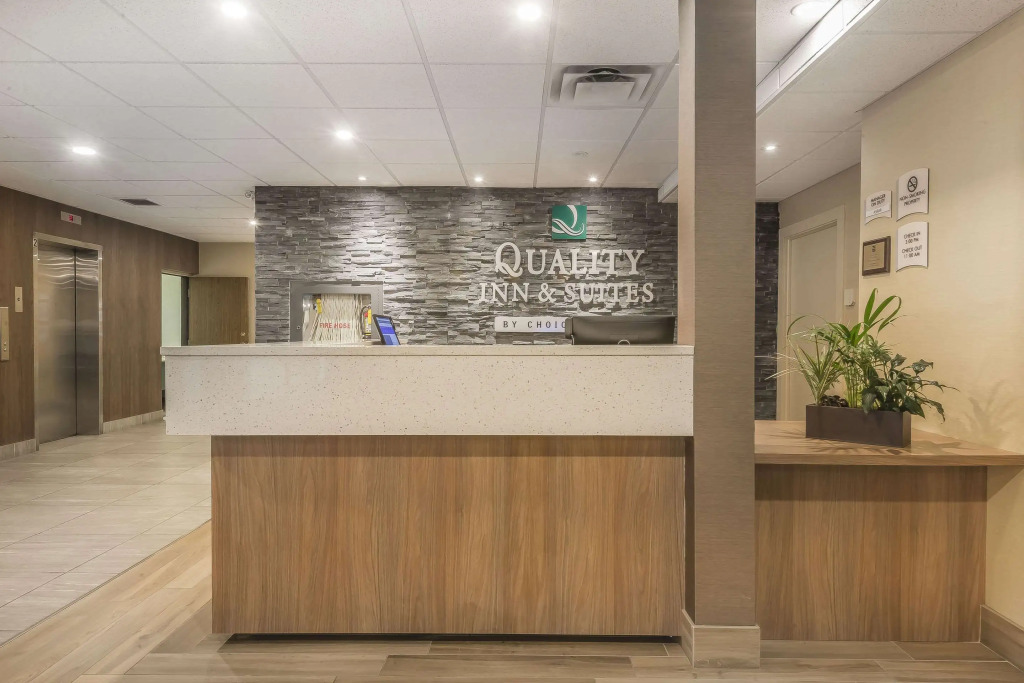 Quality Inn & Suites Windsor - Downtown
