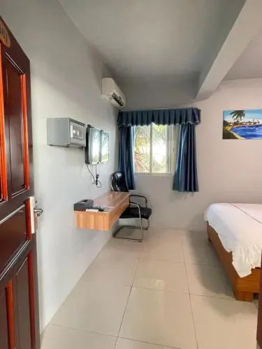 Caye Caulker Beach Hotel