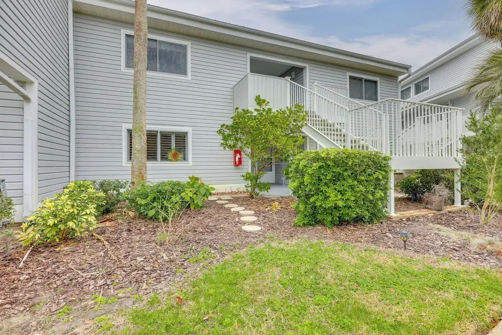 River-view Condo w/ Boat Slip in Welaka!
