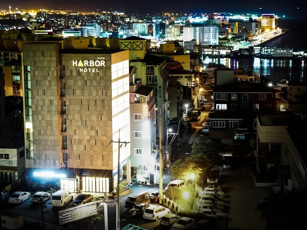 Harbor Hotel