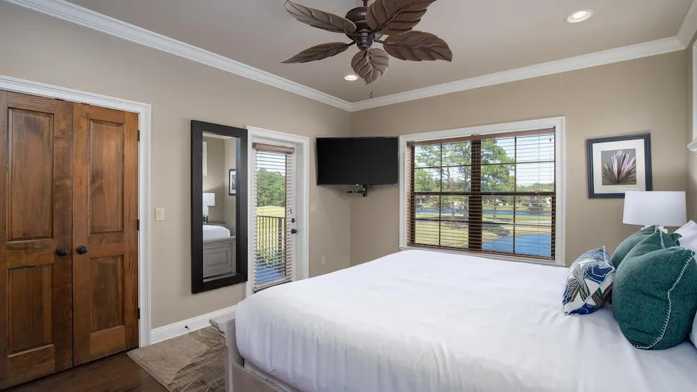 Villa Lago 1909 S 2G 4BR 4BA 12
