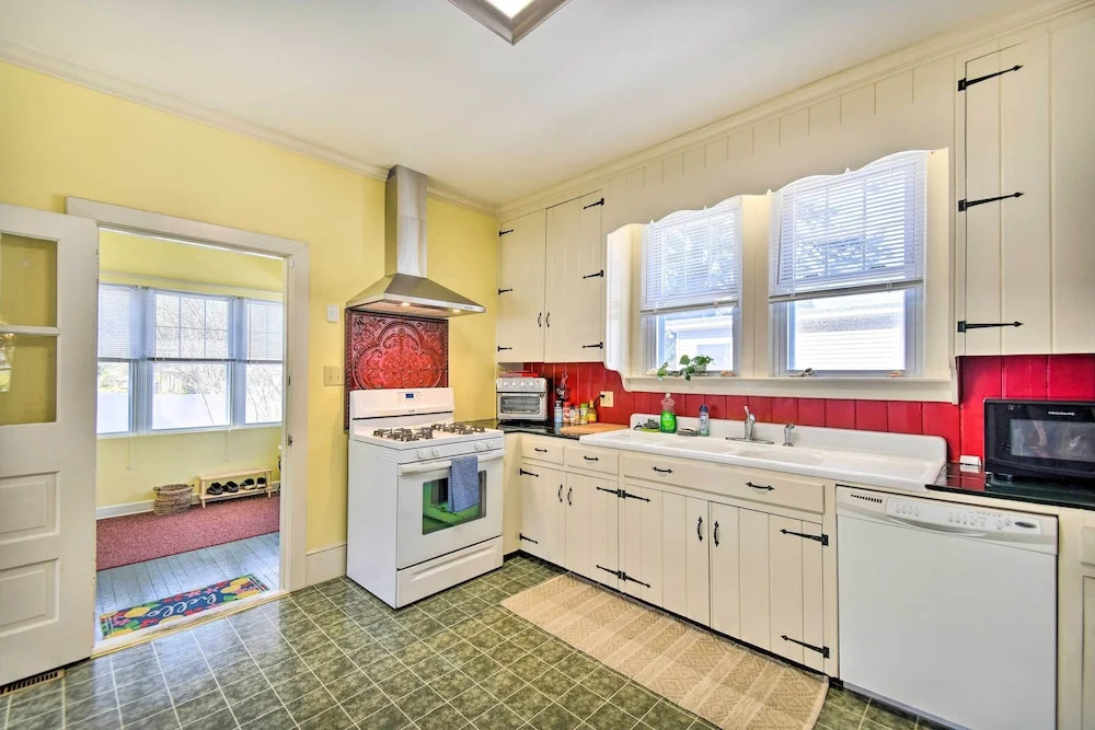 Edenton Vacation Rental w/ Patio: Walk Downtown